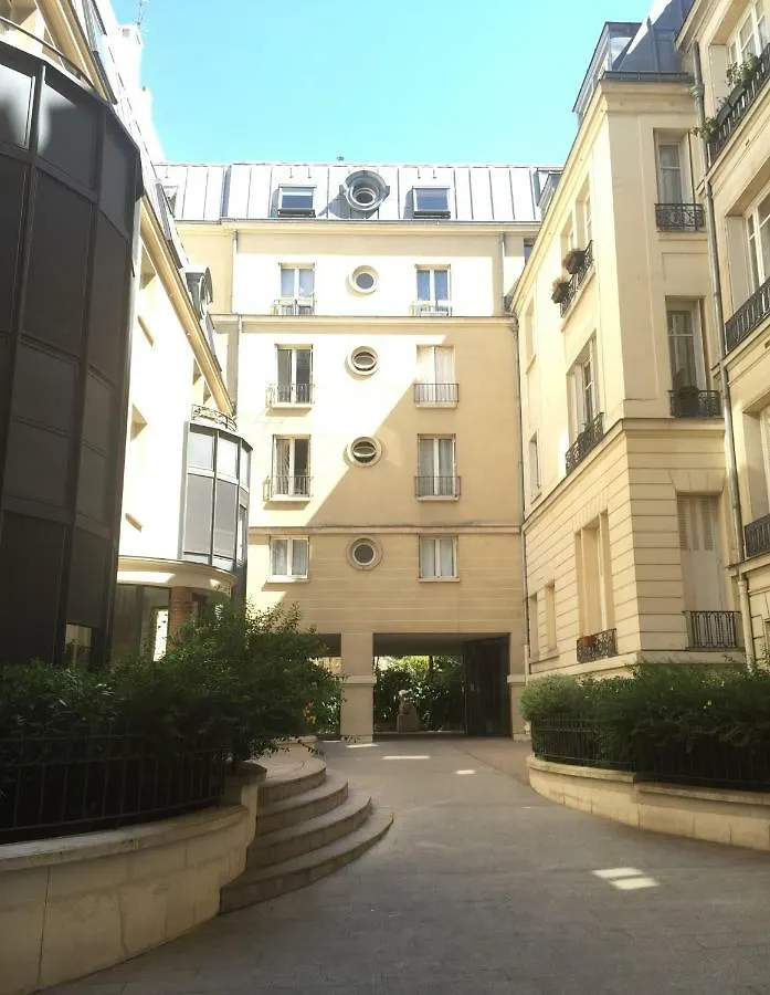 52 Clichy - D'hotes *