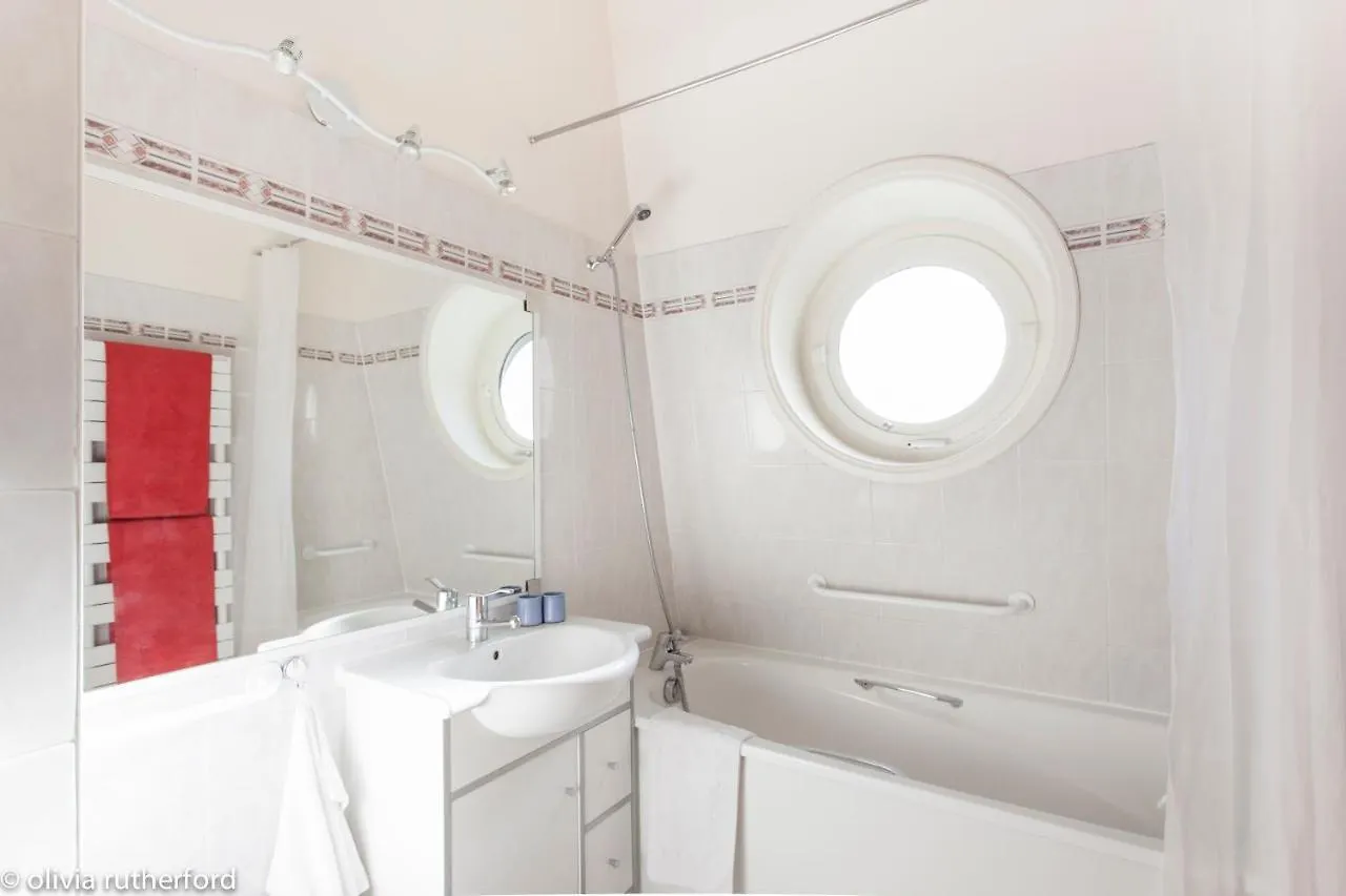52 Clichy - D'hotes * Paris