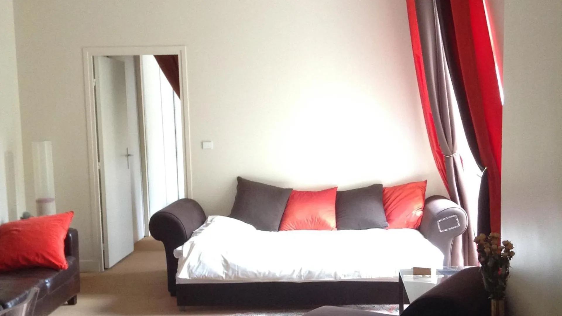 52 Clichy - D'hotes Bed & Breakfast