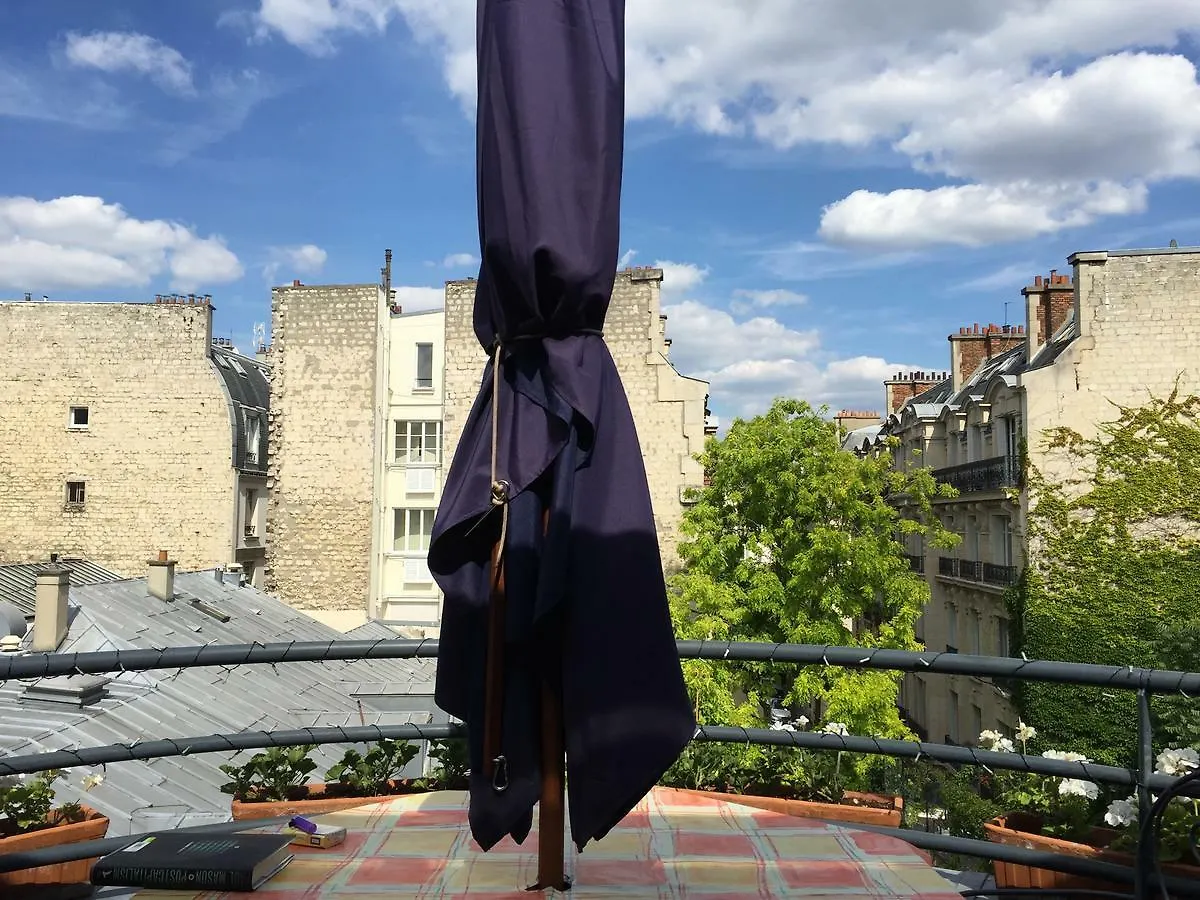 52 Clichy - D'hotes * Paris