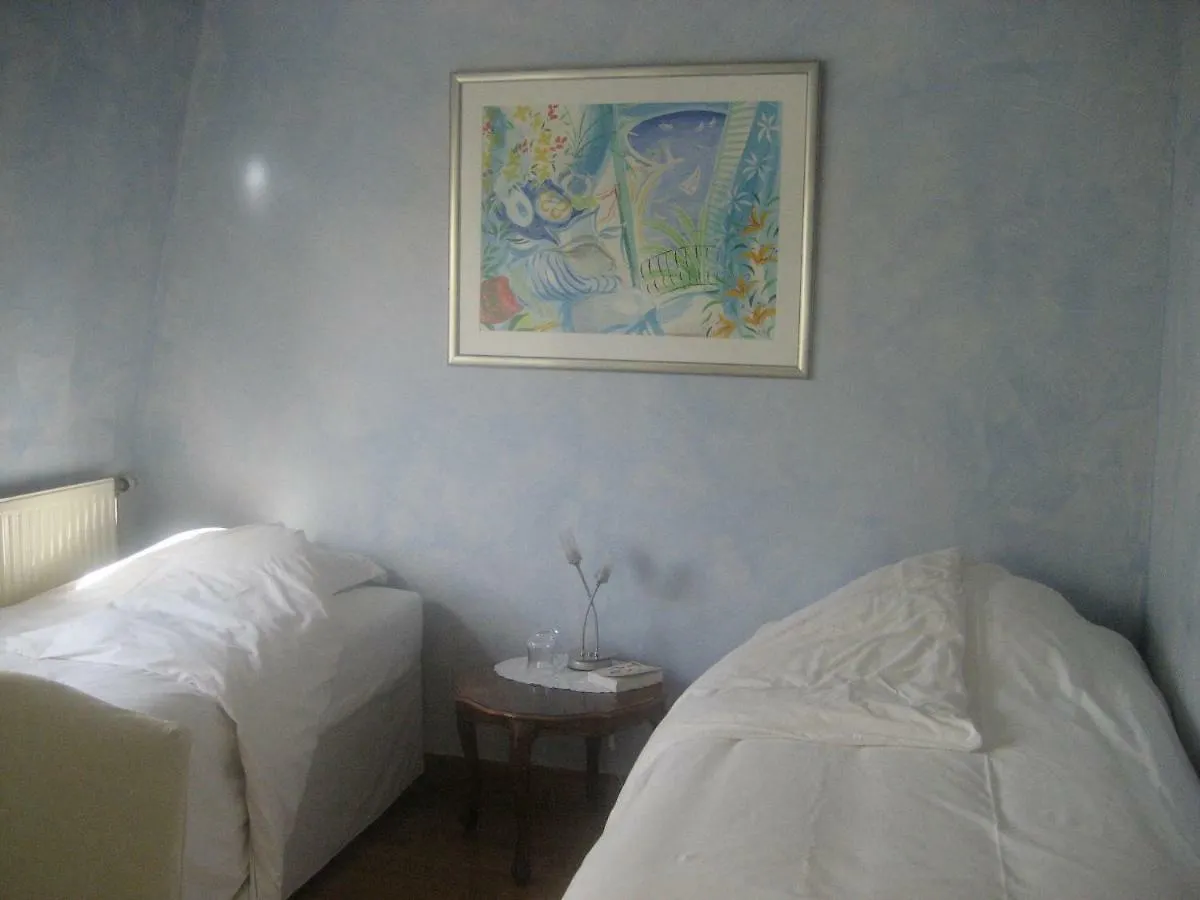 52 Clichy - D'hotes Bed & Breakfast Paris